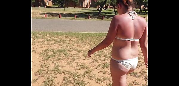  Publick piss walk | teen in bikini